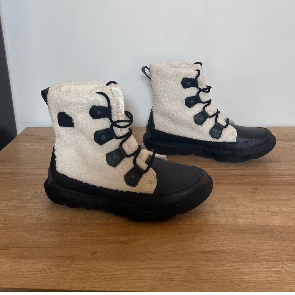 Sorel Women's Explorer II Joan Cozy Boot Black Cream Faux Shearling Size 10 - Picture 3 of 7